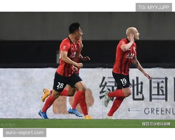 守门员犯规判罚要点：判点球与红牌的关键条件